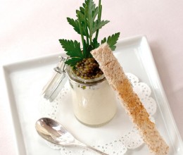 Mousse de Chou-Fleur au Caviar, Coulis d’Herbes - Recette Entrée Caviar